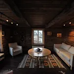 Rorbuer شقة فندقية 4*