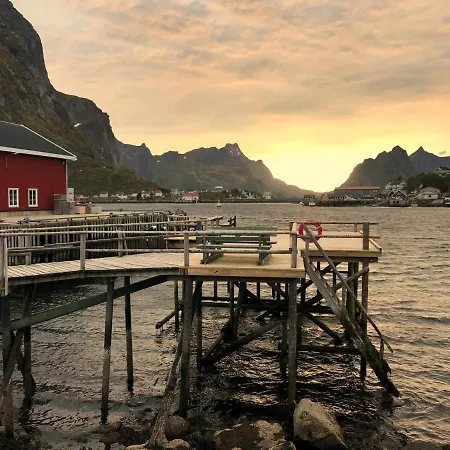 Rorbuer - By Classic Norway 3* Reine