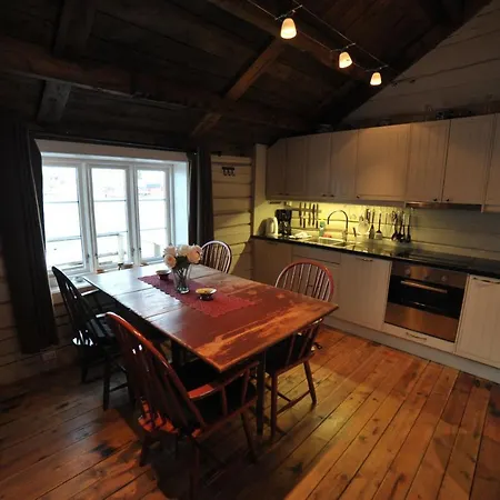 Rorbuer - By Classic Norway 4* Reine