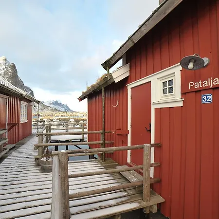 Aparthotel Rorbuer - By Classic Norway Reine